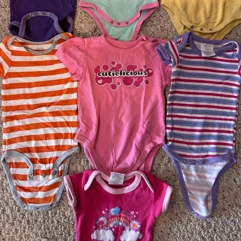 Baby Girl Bodysuit Onesie Bundle Lot of 7 Size 6–9 Months